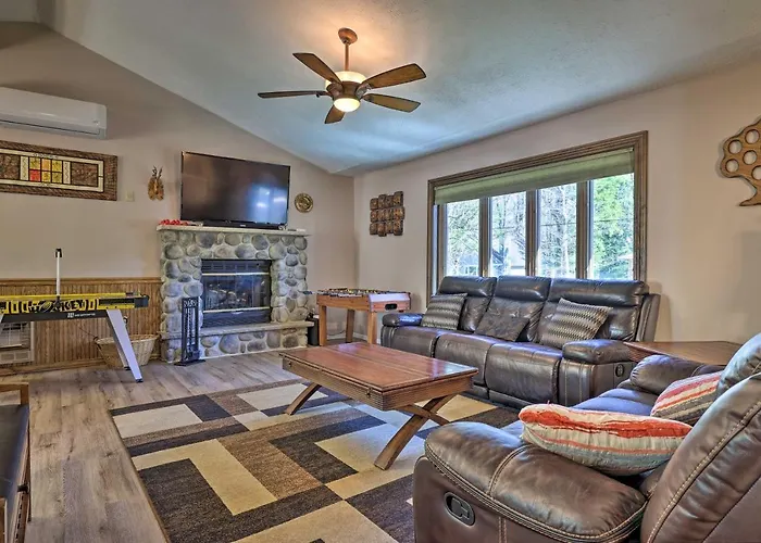 Pocono Mountain Home With Large Deck And Beach Access!