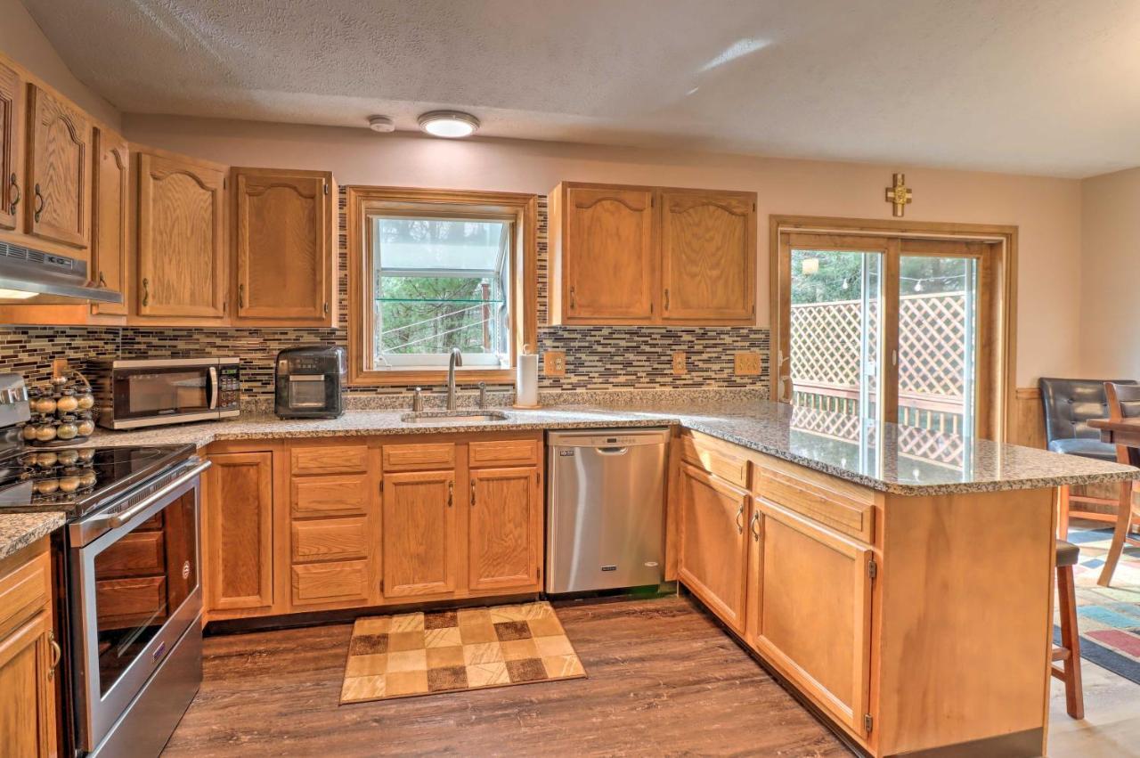 Holiday home Pocono Mountain With Large Deck And Access! Pocono Summit