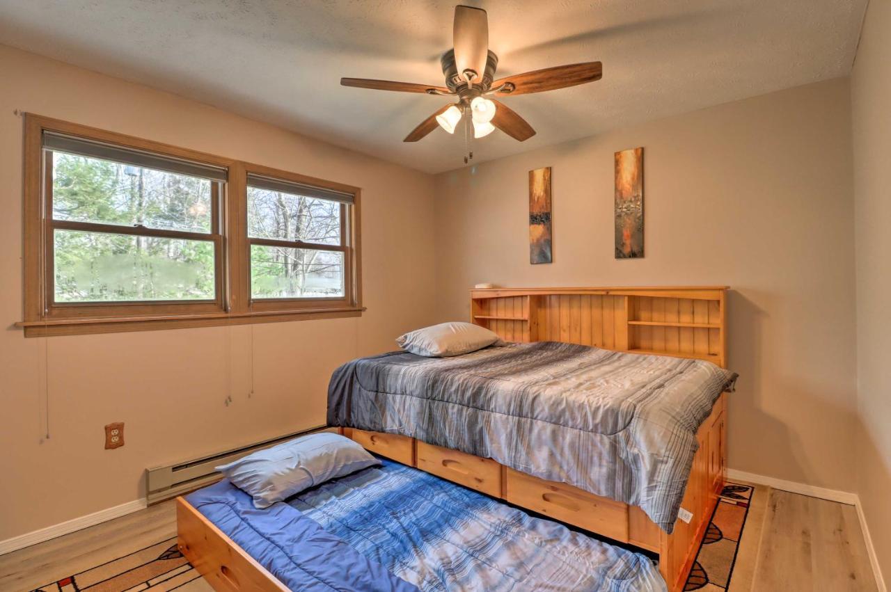 Holiday home Pocono Mountain With Large Deck And Access!