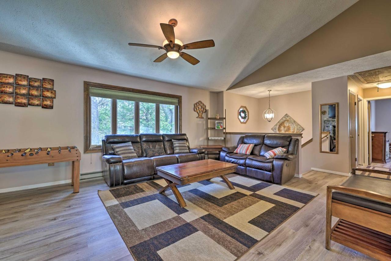 Pocono Mountain With Large Deck And Access!