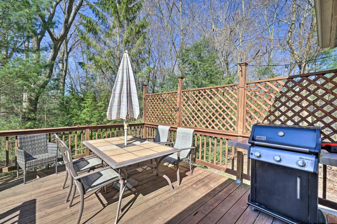 Holiday home Pocono Mountain With Large Deck And Access!