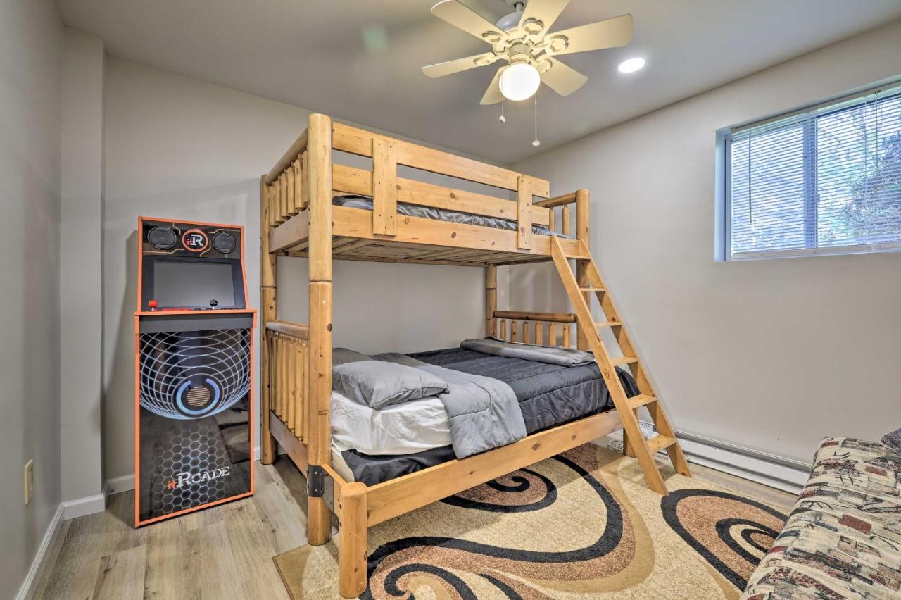 Pocono Mountain With Large Deck And Access!