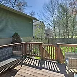 Pocono Mountain Home With Large Deck And Beach Access!