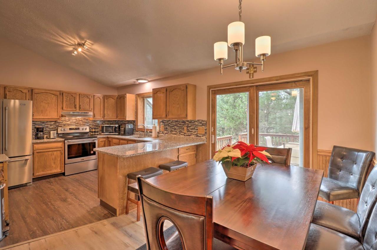 Pocono Mountain With Large Deck And Access! Ferienhaus Pocono Summit